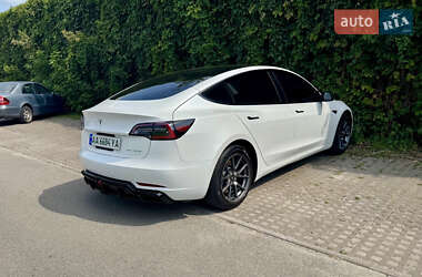 Седан Tesla Model 3 2021 в 