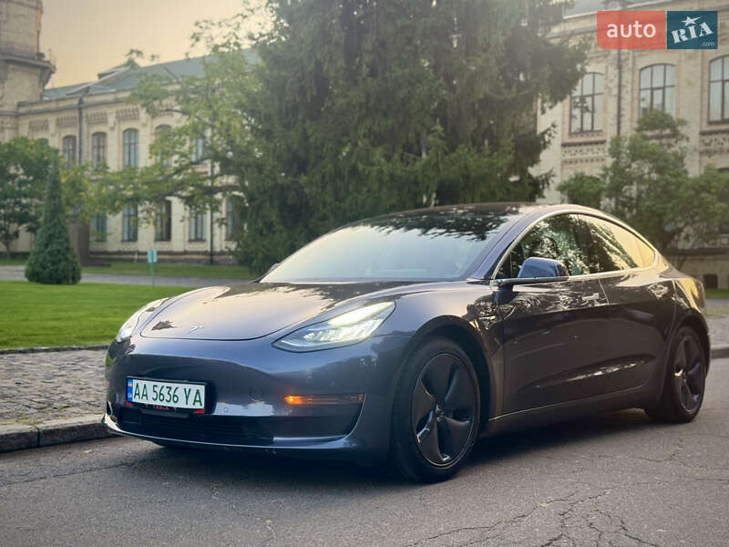 Седан Tesla Model 3 2020 в Киеве