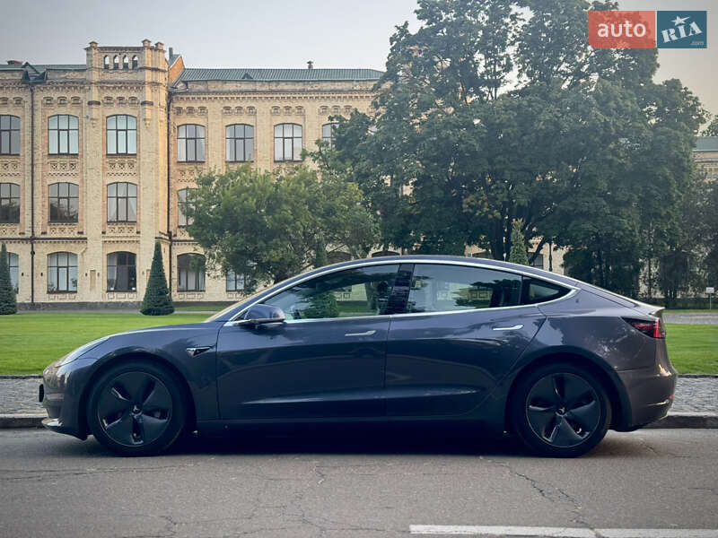 Седан Tesla Model 3 2020 в Киеве
