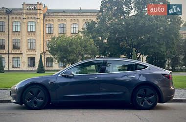 Седан Tesla Model 3 2020 в 