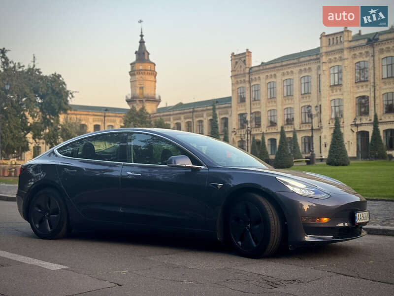 Седан Tesla Model 3 2020 в Киеве