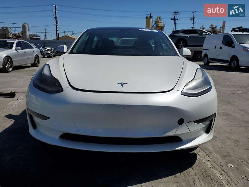 Седан Tesla Model 3 2021 в Києві