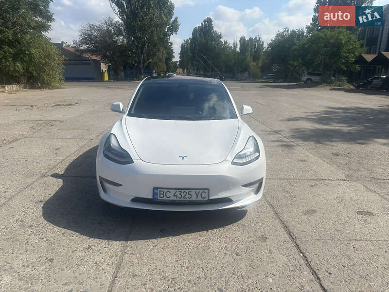 Седан Tesla Model 3 2018 в Николаеве