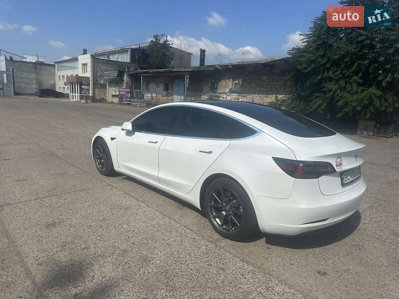 Седан Tesla Model 3 2018 в Николаеве