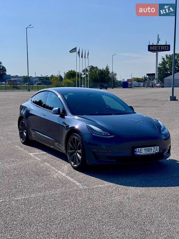 Седан Tesla Model 3 2020 в 