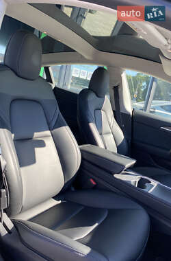 Седан Tesla Model 3 2021 в Києві