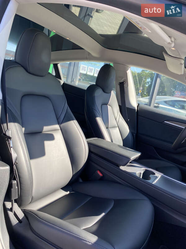 Седан Tesla Model 3 2021 в Києві