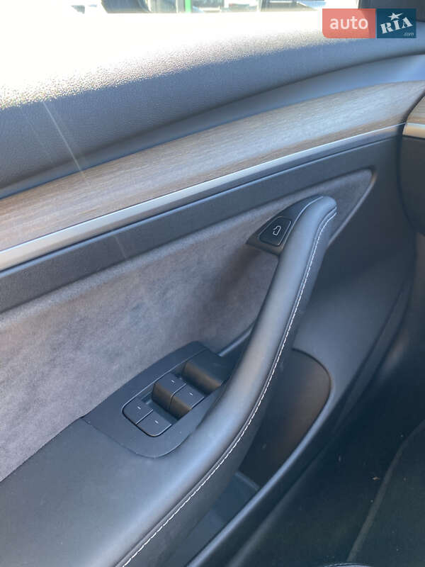 Седан Tesla Model 3 2021 в Києві