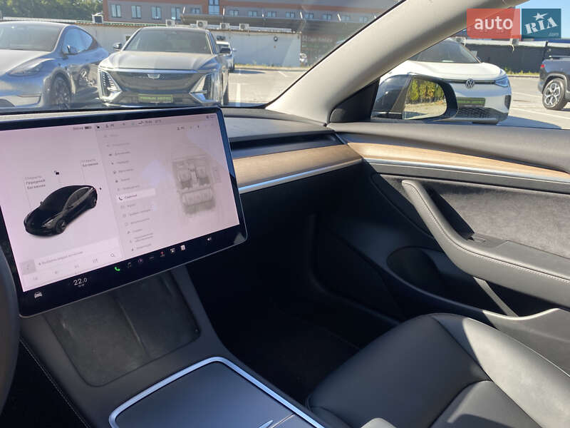Седан Tesla Model 3 2021 в Києві