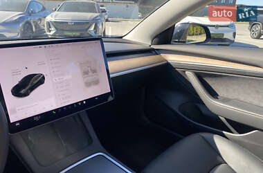 Седан Tesla Model 3 2021 в 