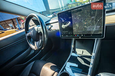 Седан Tesla Model 3 2018 в 