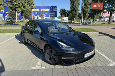 Седан Tesla Model 3 2022 в 