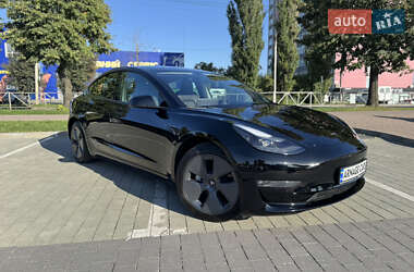 Седан Tesla Model 3 2022 в 