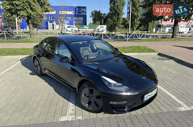 Седан Tesla Model 3 2022 в 