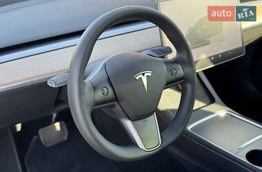 Седан Tesla Model 3 2022 в 