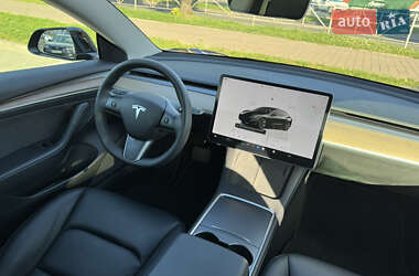 Седан Tesla Model 3 2022 в 