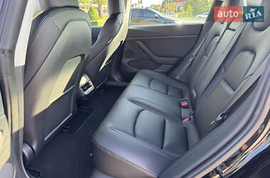 Седан Tesla Model 3 2022 в 