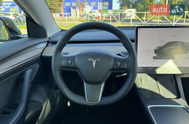 Седан Tesla Model 3 2022 в 