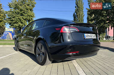 Седан Tesla Model 3 2022 в 