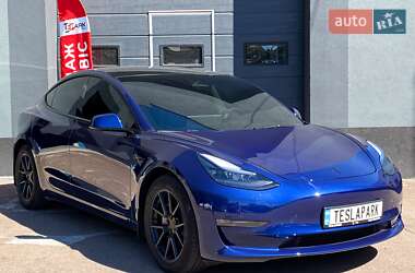 Седан Tesla Model 3 2023 в 
