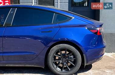 Седан Tesla Model 3 2023 в 