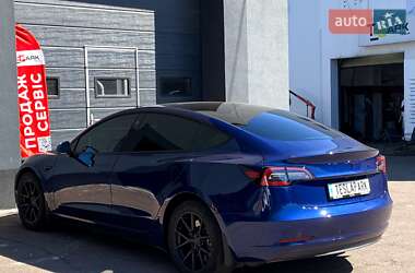 Седан Tesla Model 3 2023 в 