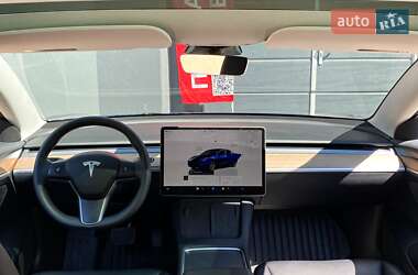 Седан Tesla Model 3 2023 в 