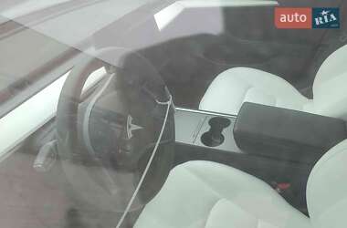 Седан Tesla Model 3 2021 в 