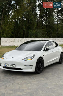 Седан Tesla Model 3 2022 в 
