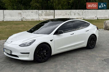 Седан Tesla Model 3 2022 в 