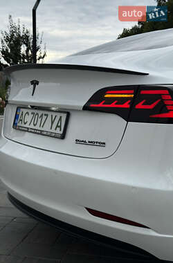 Седан Tesla Model 3 2022 в Луцке