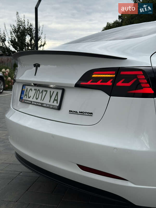 Седан Tesla Model 3 2022 в Луцке