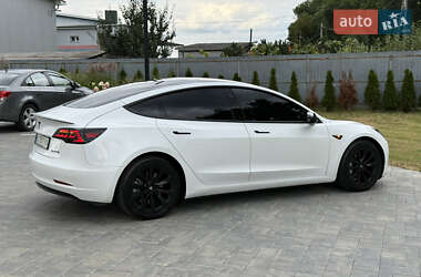 Седан Tesla Model 3 2022 в 