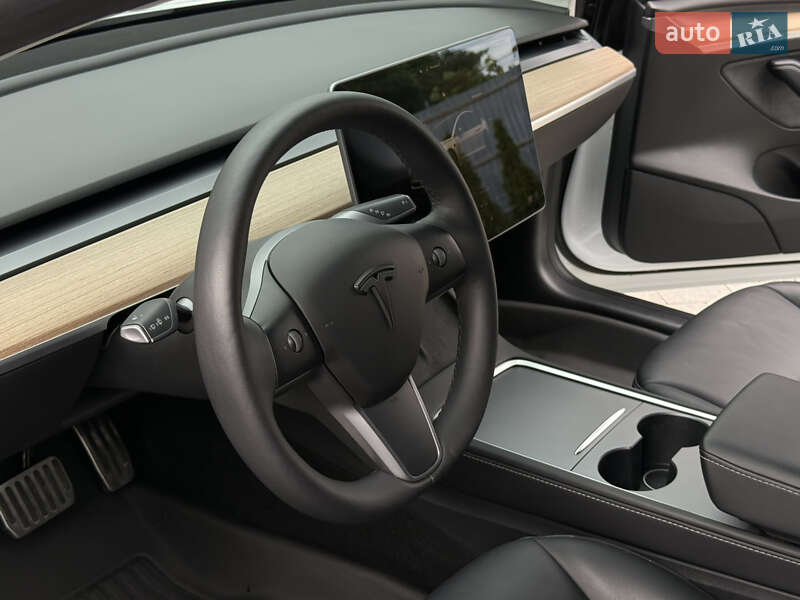 Седан Tesla Model 3 2022 в Луцке