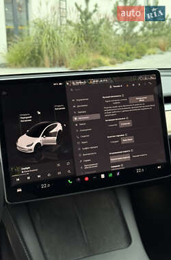 Седан Tesla Model 3 2022 в 