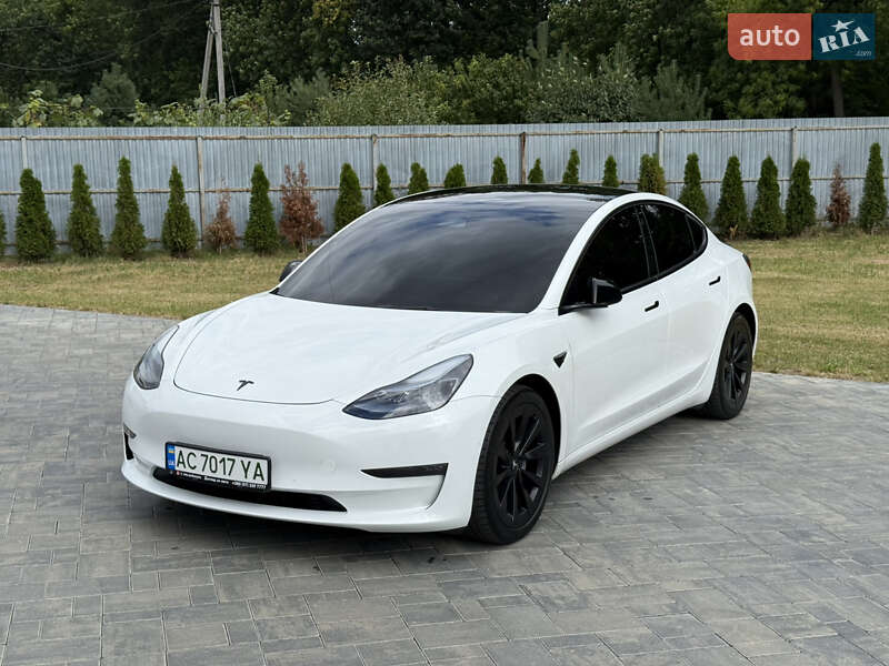 Седан Tesla Model 3 2022 в Луцке