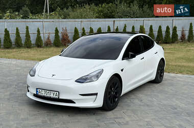 Седан Tesla Model 3 2022 в 