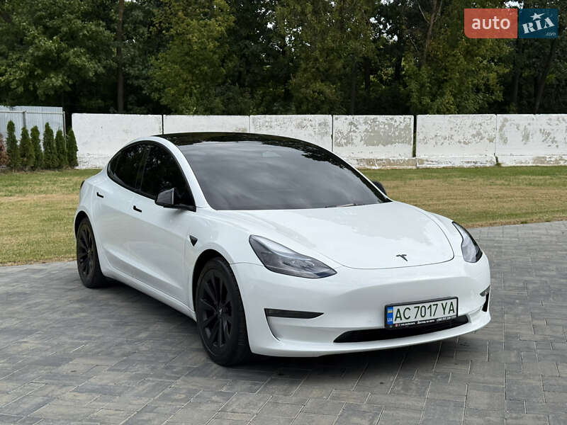 Седан Tesla Model 3 2022 в Луцке