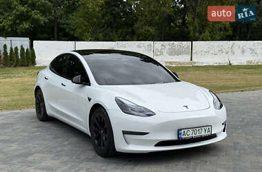 Седан Tesla Model 3 2022 в 