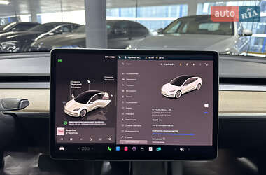 Седан Tesla Model 3 2022 в 