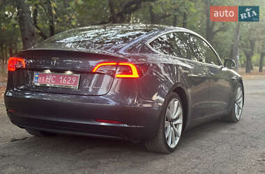 Седан Tesla Model 3 2018 в 