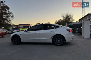 Седан Tesla Model 3 2021 в 