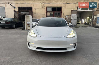 Седан Tesla Model 3 2021 в 