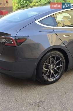 Седан Tesla Model 3 2018 в 