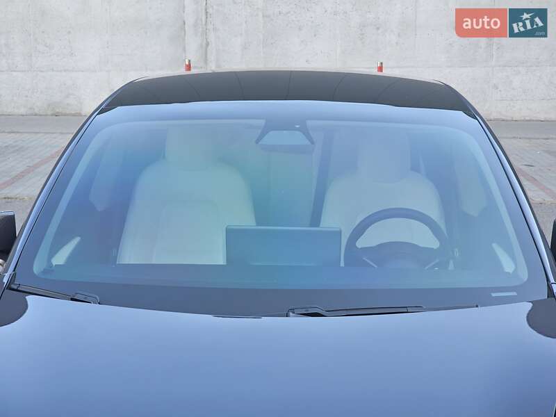 Седан Tesla Model 3 2021 в Киеве