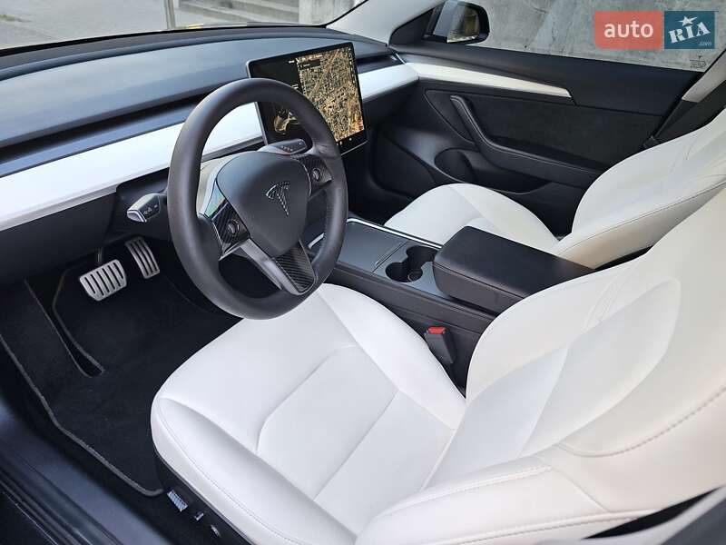 Седан Tesla Model 3 2021 в Киеве