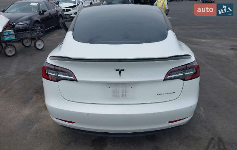 Седан Tesla Model 3 2021 в Львове