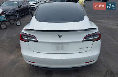 Седан Tesla Model 3 2021 в 
