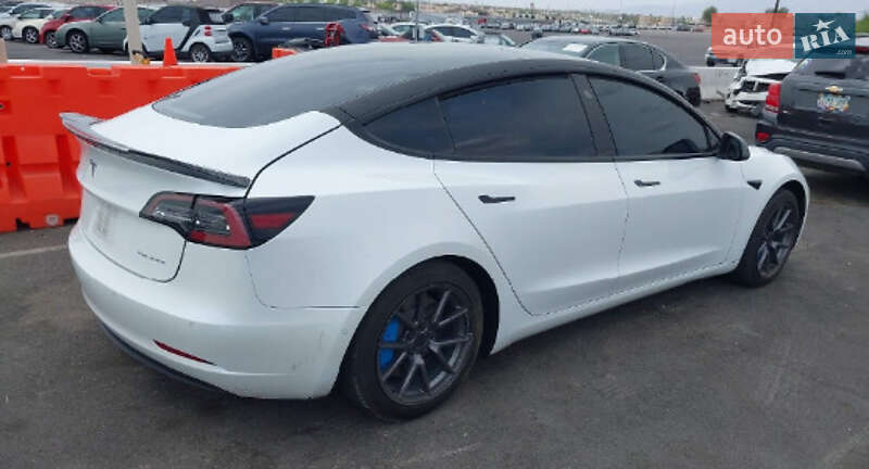 Седан Tesla Model 3 2021 в Львове