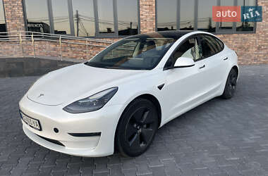 Седан Tesla Model 3 2022 в 